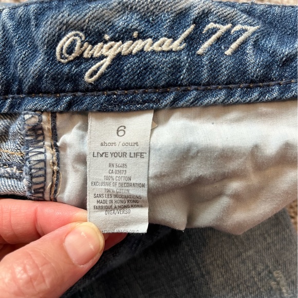 American Eagle Women's Original 77 Denim Blue Jeans Size 6 Light Wash Distressed - Picture 8 of 9